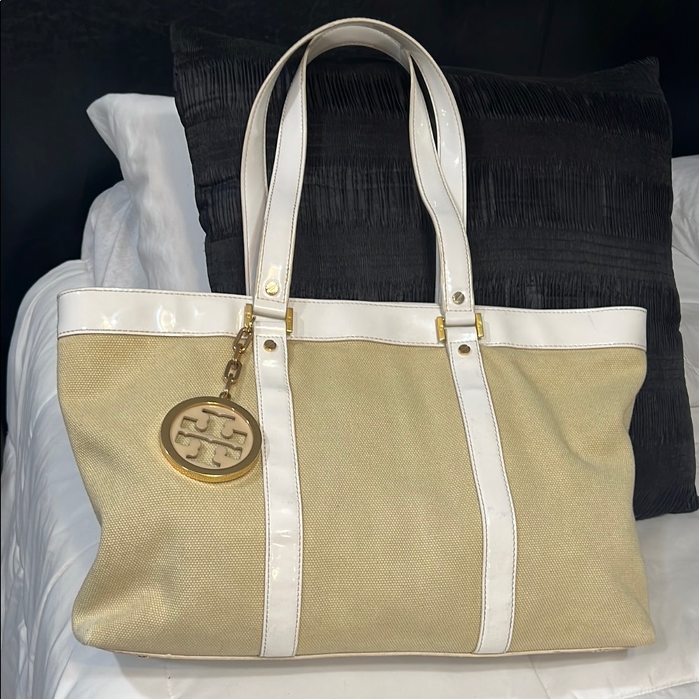 Tory Burch Tan and White Tote Bag - Picture 2 of 16